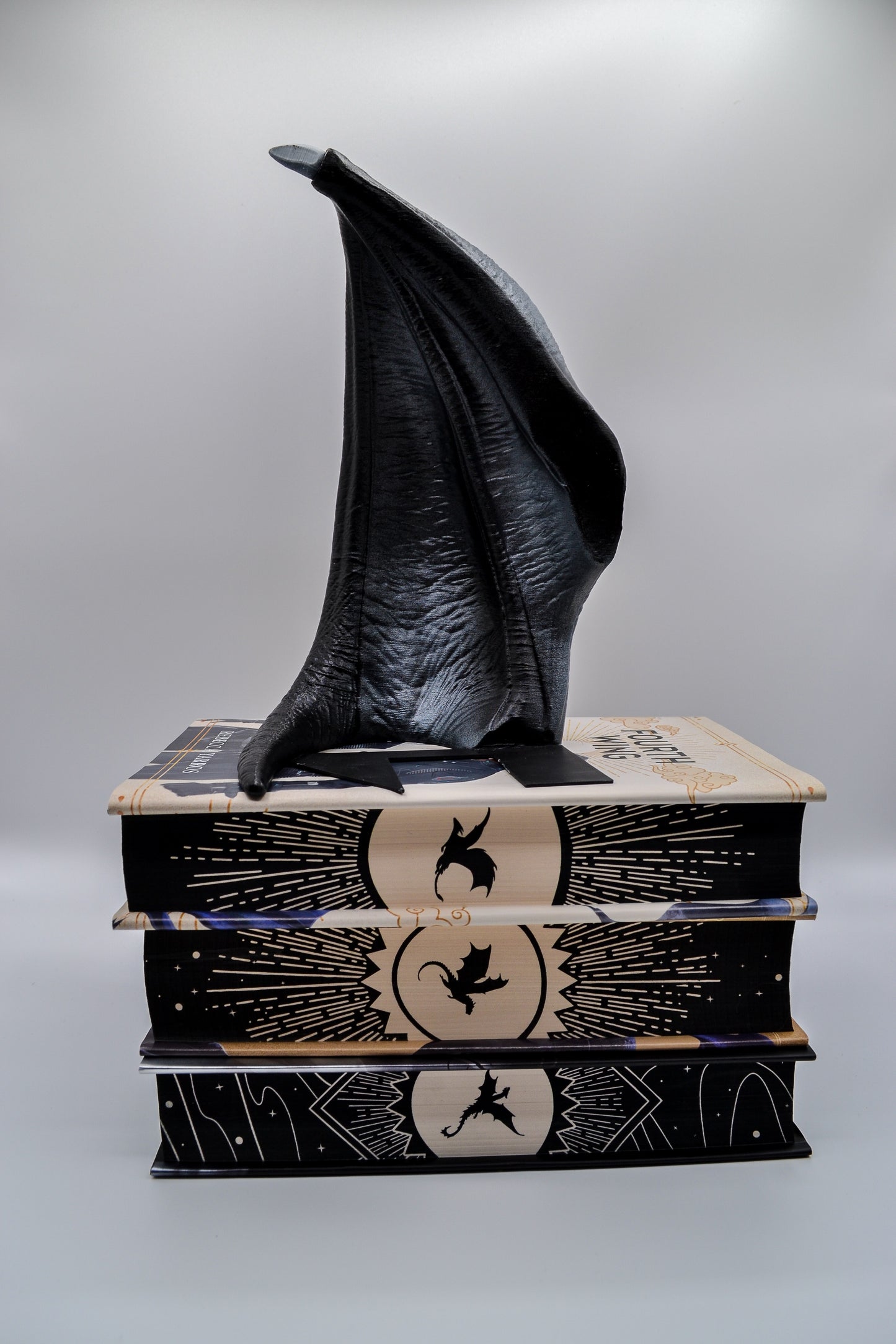 Hand-Painted 3D Printed Dragon Bookends – Majestic Fantasy Display for Your Shelf