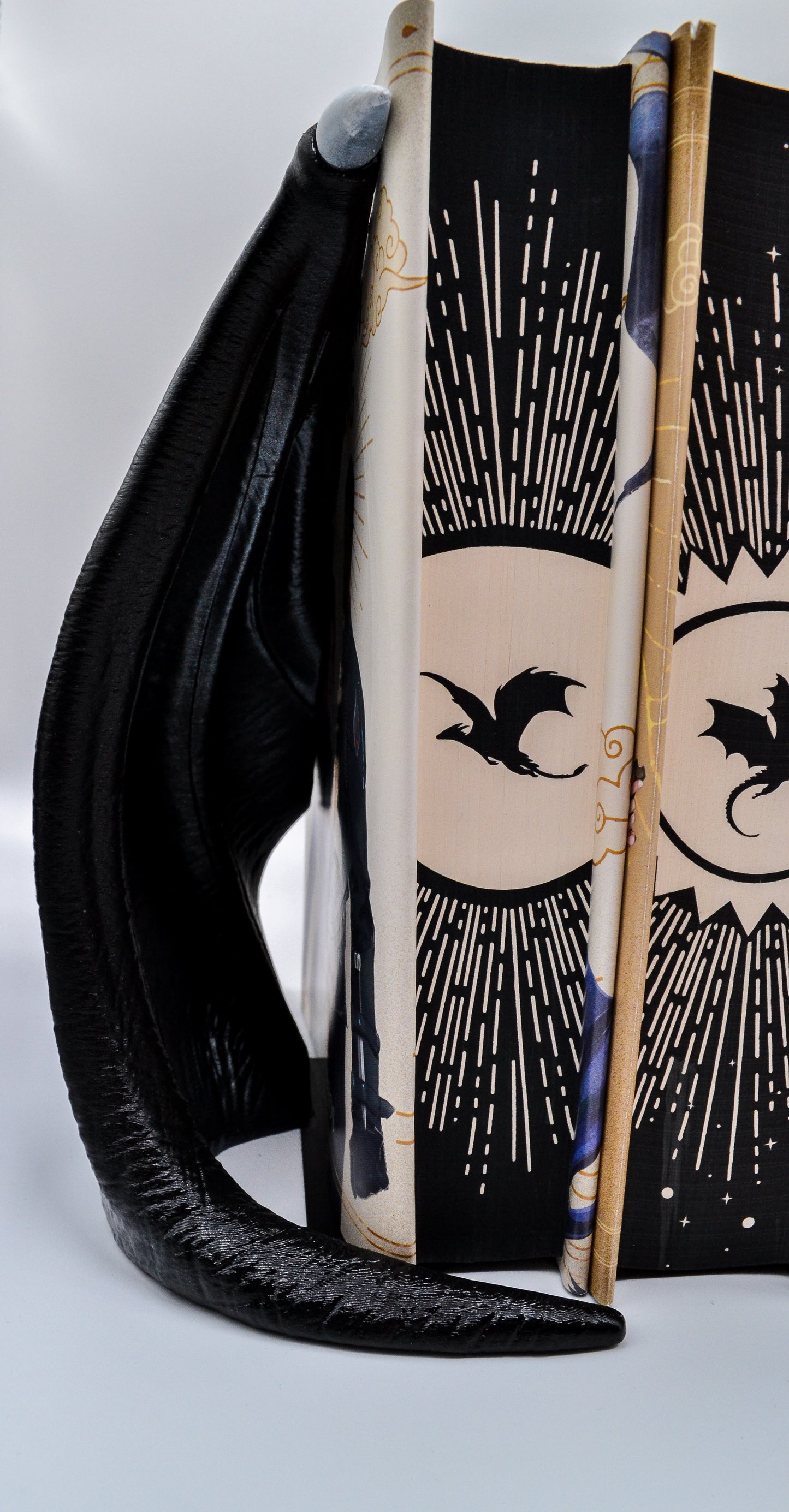 Hand-Painted 3D Printed Dragon Bookends – Majestic Fantasy Display for Your Shelf