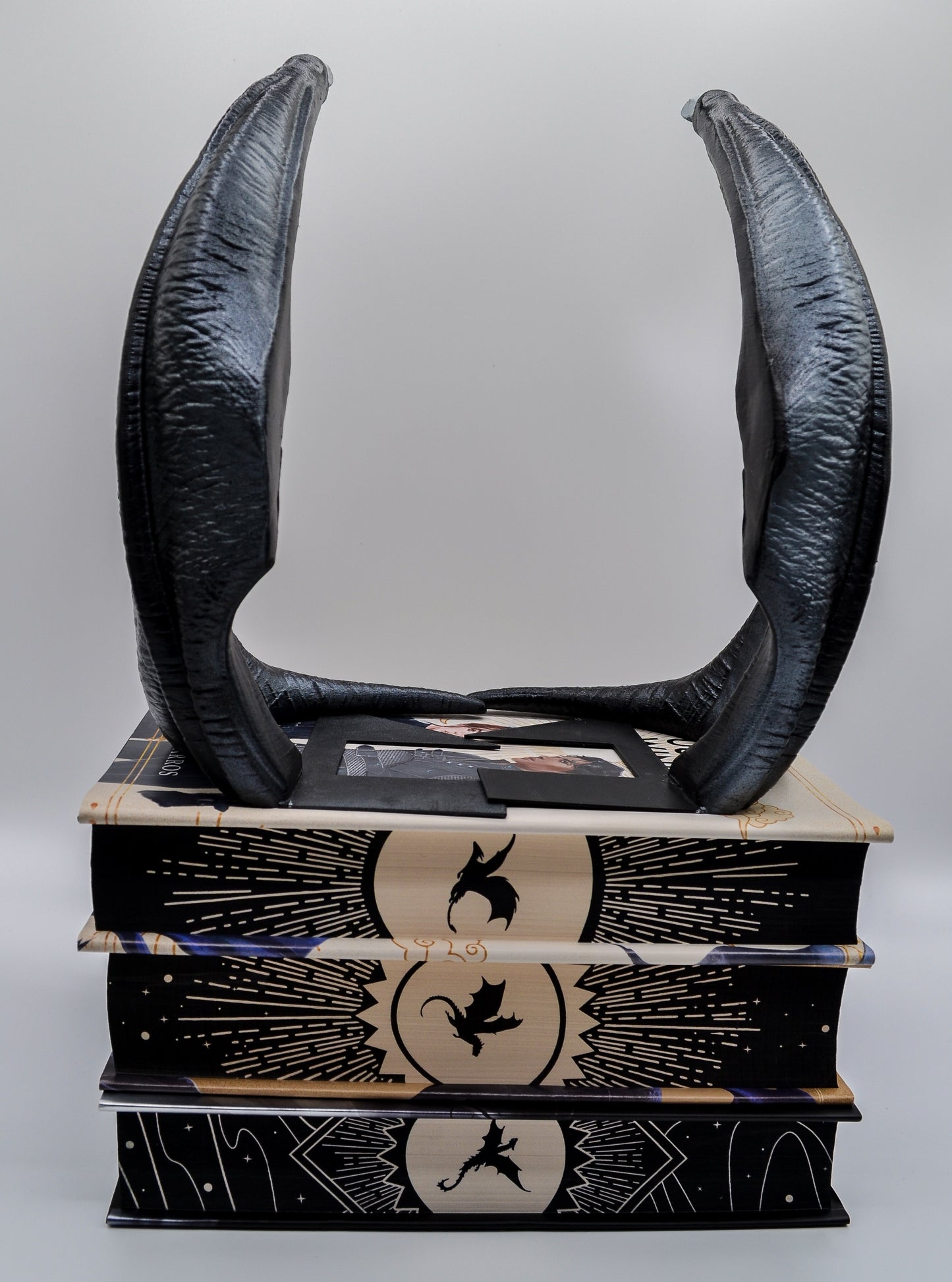 Hand-Painted 3D Printed Dragon Bookends – Majestic Fantasy Display for Your Shelf